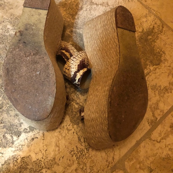 Shoes - Picture 4 of 4